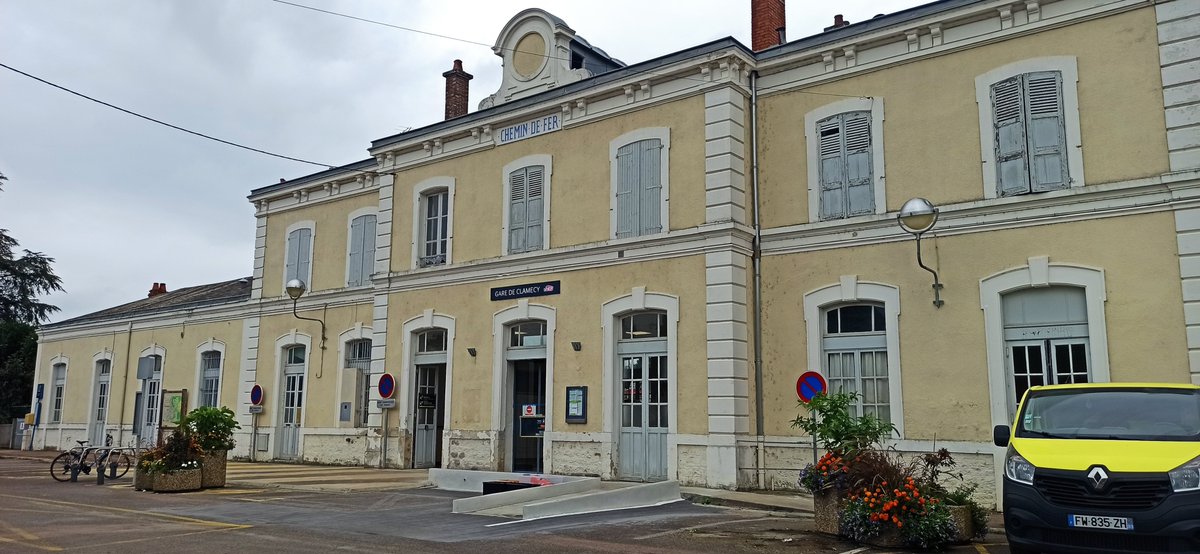 [#Transports] Visite des travaux d'#accessibilité de la gare de #Clamecy par Michel Neugnot, 1er vice-pdt <a href="/bfc_region/">Région Bourgogne-Franche-Comté</a>, et Christophe Hurault, sous-préfet de Cosne et de Clamecy, en compagnie de Nicolas Bourdoune, le maire. #Nievre