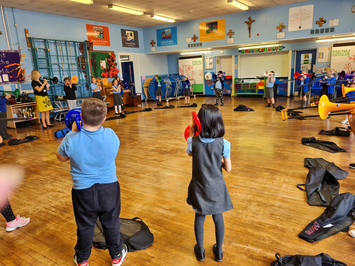 marys_rc's tweet photo. A very exciting afternoon in Blwyddyn 4, we have been playing our trombones for the very first time #introducingnewskills
#developingourcreativity @MerthyrCBC https://t.co/p9uFwvhTUF