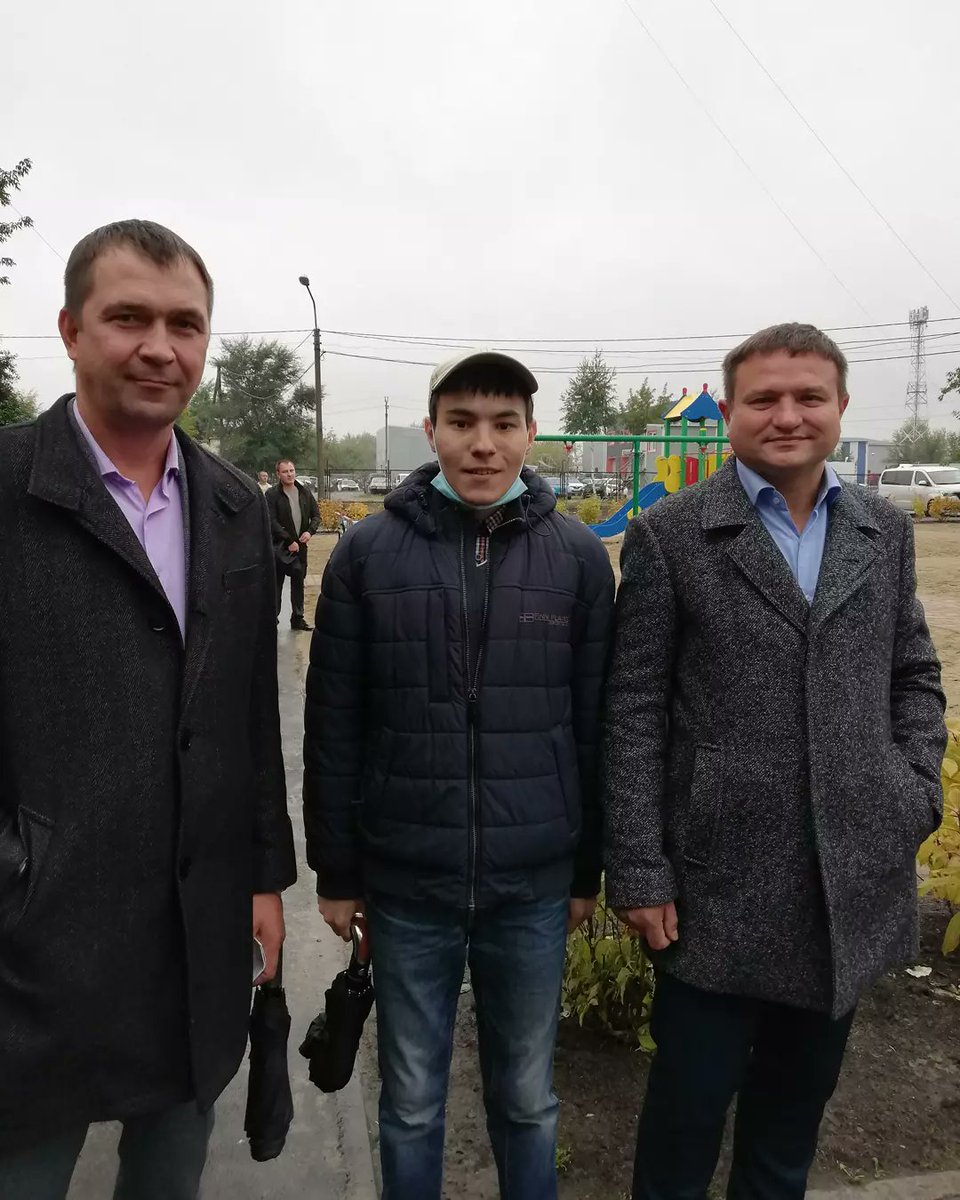 ramzanastamirow's tweet photo. Встреча с депутатами Александр Дроздов и Елена Пензина ! Сегодня я принял активное участие в открытие маего или нашего любимого двора! Было очень круто! Спасибо Большое и огромное всем! https://t.co/dxtBZ0SkGy