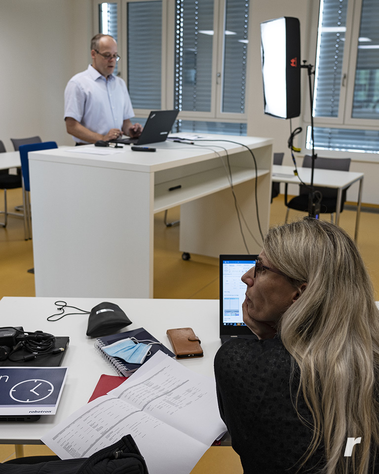 Robotron_DD's tweet image. Willkommen zur Robotron-Jahrestagung Energiewirtschaft 2021! Wir sind live auf Sendung aus unserem brandneuen Filmstudio. Erleben Sie die wichtigsten Updates rund um das Energiejahr mit und bei Robotron! Hier ist der Blick über die Schultern der Filmcrew. 
#robotronjahrestagung