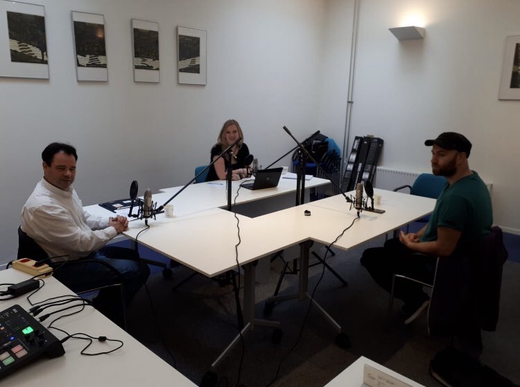 kernkracht_'s tweet image. Elroy en Ed zijn bezig met de opname van een podcast #kinderen #opvoeden in #armoede. Voor de #podcast serie ‘Vertel eens’. Dit voor de Week van de Opvoeding in de week van 4 tot en met 10 oktober vanuit het CJG. #weekvandeopvoeding #verteleens #middenholland