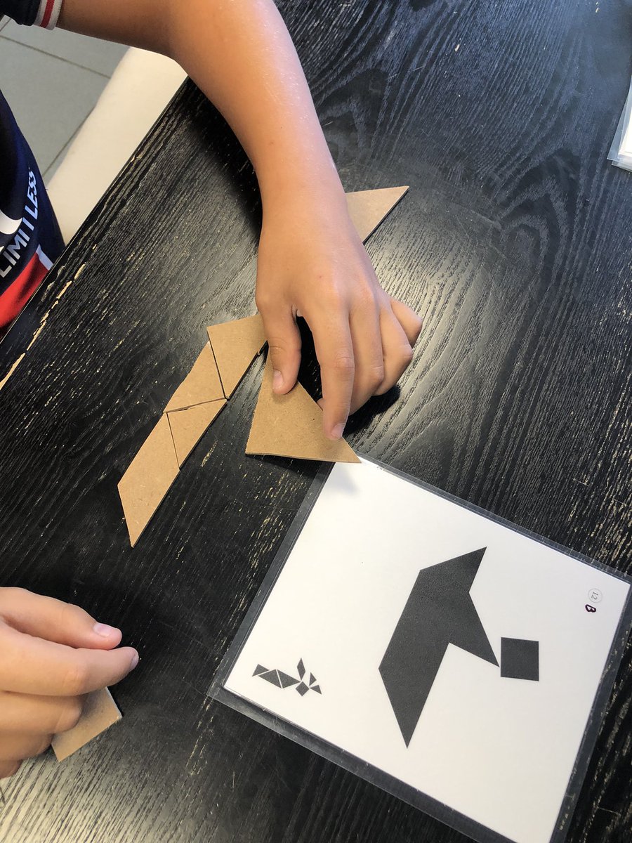 Géométrie et Fab Lab : on a construit des tangrams et des porte-clés. <a href="/fablabalecole/">Fab Lab à l'école</a> #FabLab #Géométrie