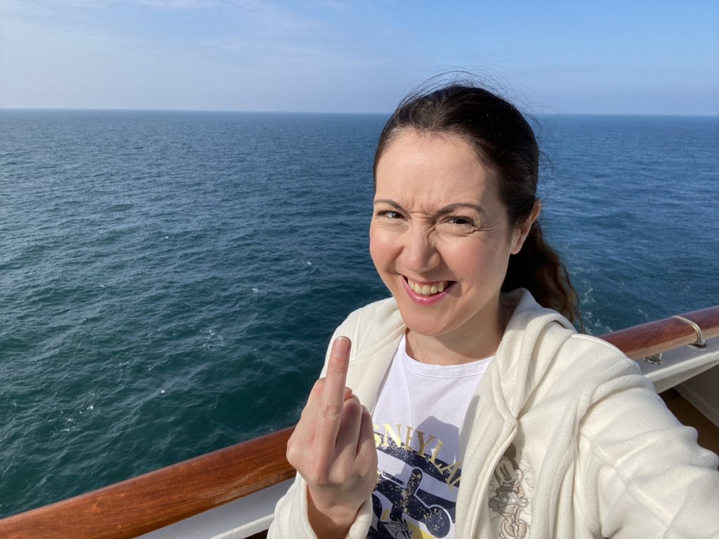 GoldenShimmer's tweet photo. @JohnBarrowman Heeeeeeey you!! Hear that the Powerline panel was a success! Yes Iโm still on cruise ship with Mickey Mouse though so yeah. Iโve been told I need to tell you to fuck off so here it is! ๐๐ #fuckoffbarrowman https://t.co/sO6I72zjGq