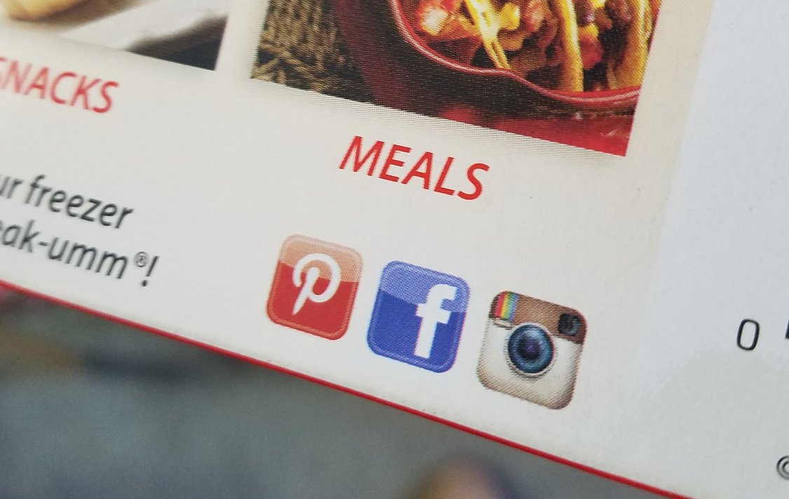 steak_umm's tweet image. retweet if you think twitter should be on our packaging