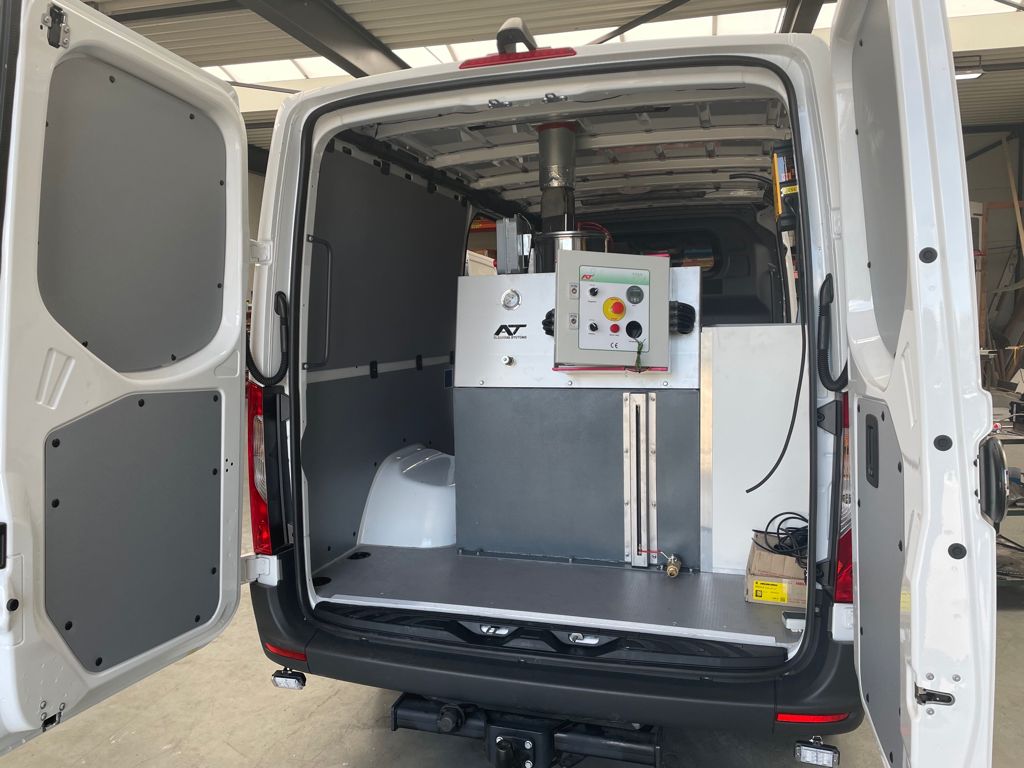 In progress... Een duurzame hogedrukinstallatie volledig elektrisch aangedreven. De toekomst voor binnenstad reiniging in gemeentes. Enorme geluidsreductie, voor omstanders ook erg prettig. #duurzaam #reinigen #hogedruk