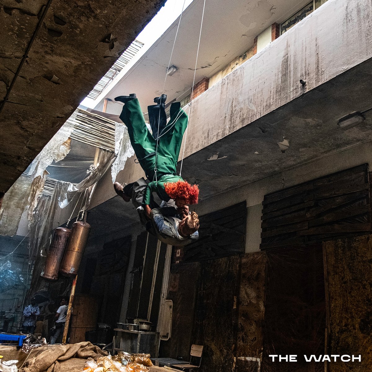 Vimes and Sybil ‘hanging’ out on set… 💥