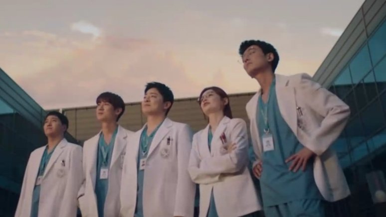 iksongmido's tweet image. IT'S JUST A PICTURE, IT WON'T HURT U

THE PICTURE:

#HospitalPlaylist2
#HospitalPlaylist2Ep12 
#ThankYouForTheWiseLife
#사랑합니다슬의팀