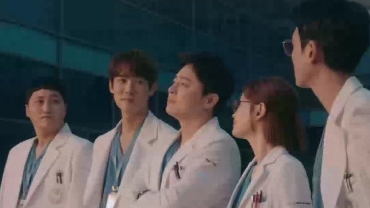 iksongmido's tweet image. IT'S JUST A PICTURE, IT WON'T HURT U

THE PICTURE:

#HospitalPlaylist2
#HospitalPlaylist2Ep12 
#ThankYouForTheWiseLife
#사랑합니다슬의팀