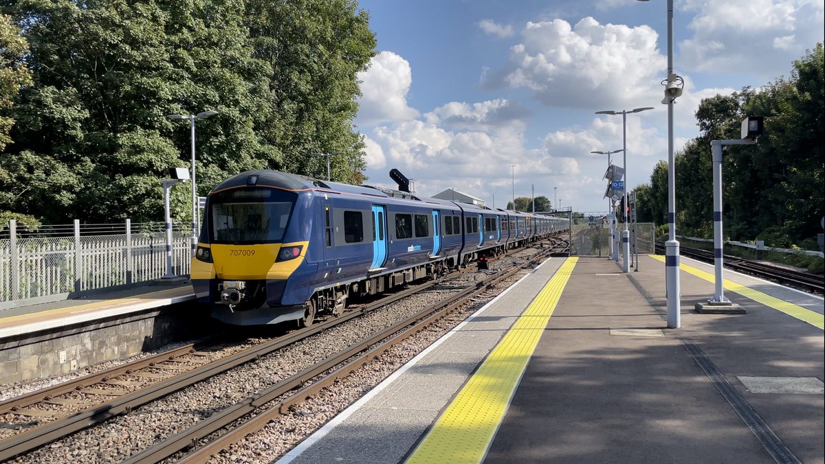 Finally seen a <a href="/Se_Railway/">Southeastern</a> Class 707 in the flesh 🤩