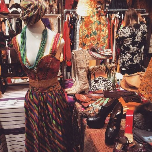 Modage_Style's tweet image. The @bkflea is one of our featured stops! The @bkflea  has grown into one of NYC’s top attractions + features hundreds of top vendors of furniture, vintage clothing, antiques, as well as a tightly curated selection of crafts by local artisans. rb.gy/1eftrq