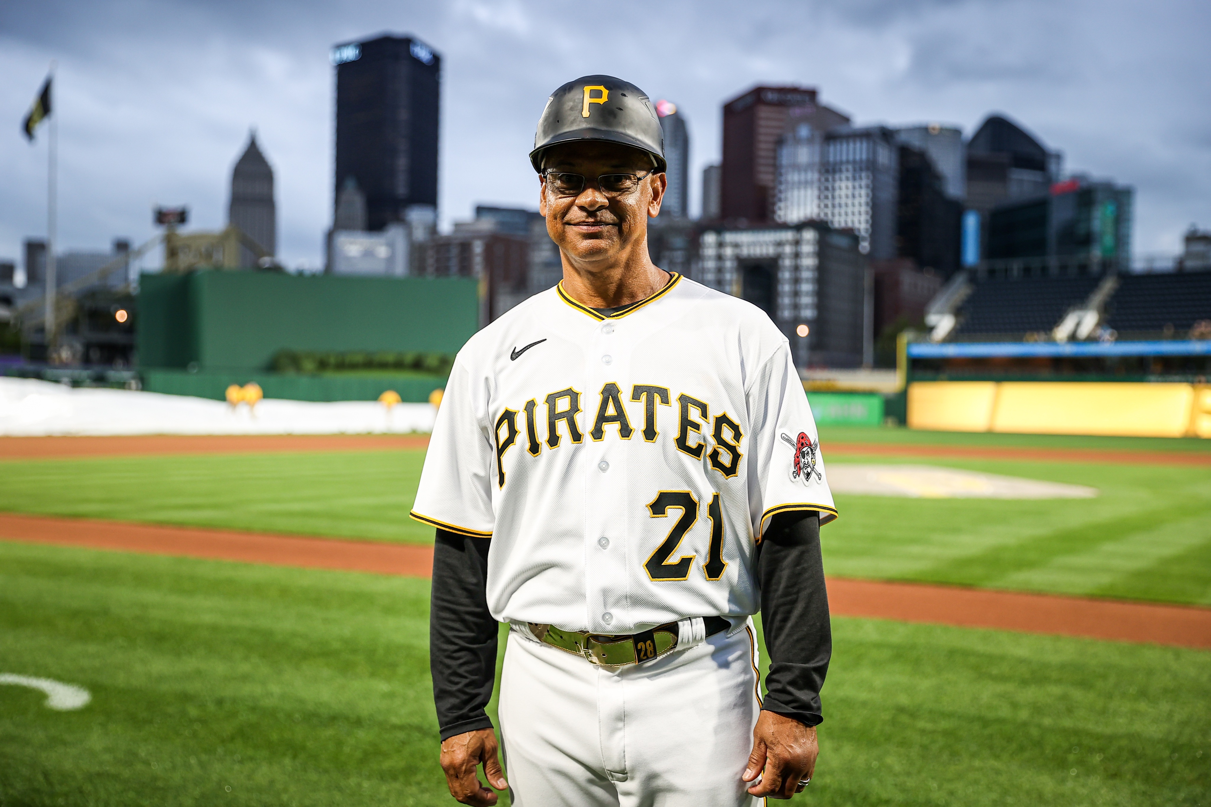 Pittsburgh Pirates on X: Joey Cora was the first Puerto Rican to wear 21  for the Pirates since the great Roberto Clemente. Today, his No. 21 jersey  is heading to the @baseballhall.