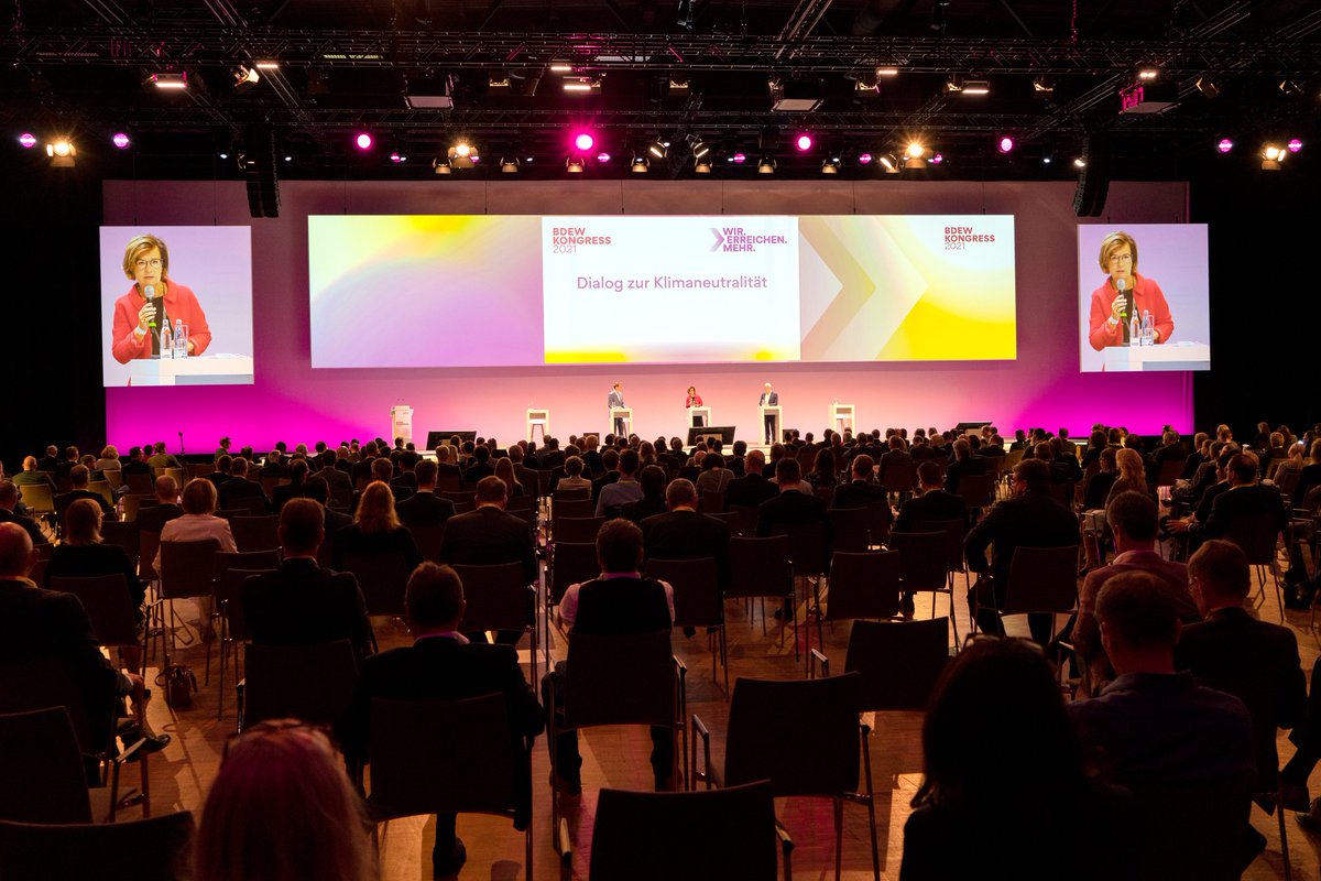 ew_online_de's tweet image. Zwei erfolgreiche BDEW Kongresstage in Berlin.
Ein tolles Event - endlich wieder "Live-Netzwerken".    Danke an alle Partner, Aussteller, Referenten und Teilnehmer, die sich hervorragend an unseren Hygieneplan gehalten haben. 
#bdewk21 @ew_online_de