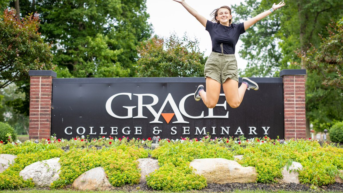 gracecollege's tweet photo. It's the perfect time of year to experience a campus visit. Take a tour through Grace, see Winona Village, and meet new faces through one of our Campus Visit experiences! #VisitGrace #LifeByTheLake #LiveWithGrace #StudyAtGrace
https://t.co/ibbV0cLS9t https://t.co/66Eak5Zchz