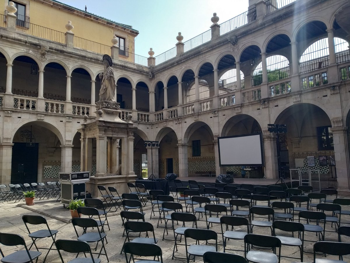 SCB_iec's tweet photo. Cadires col·locades, cava en fred i #PremisSCB2021 preparats per ser entregats. Ja ho tenim tot a punt per la #NitBio2021! 🌙🧪
La podeu seguir en directe a través del canal de YouTube de l'@iec
👉https://t.co/bmG7TsdErJ https://t.co/Gtqr4OObLi
