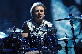 Happy birthday to you 
Happy birthday to you 
Happy Birthday Kenney Jones
Happy birthday to you! 