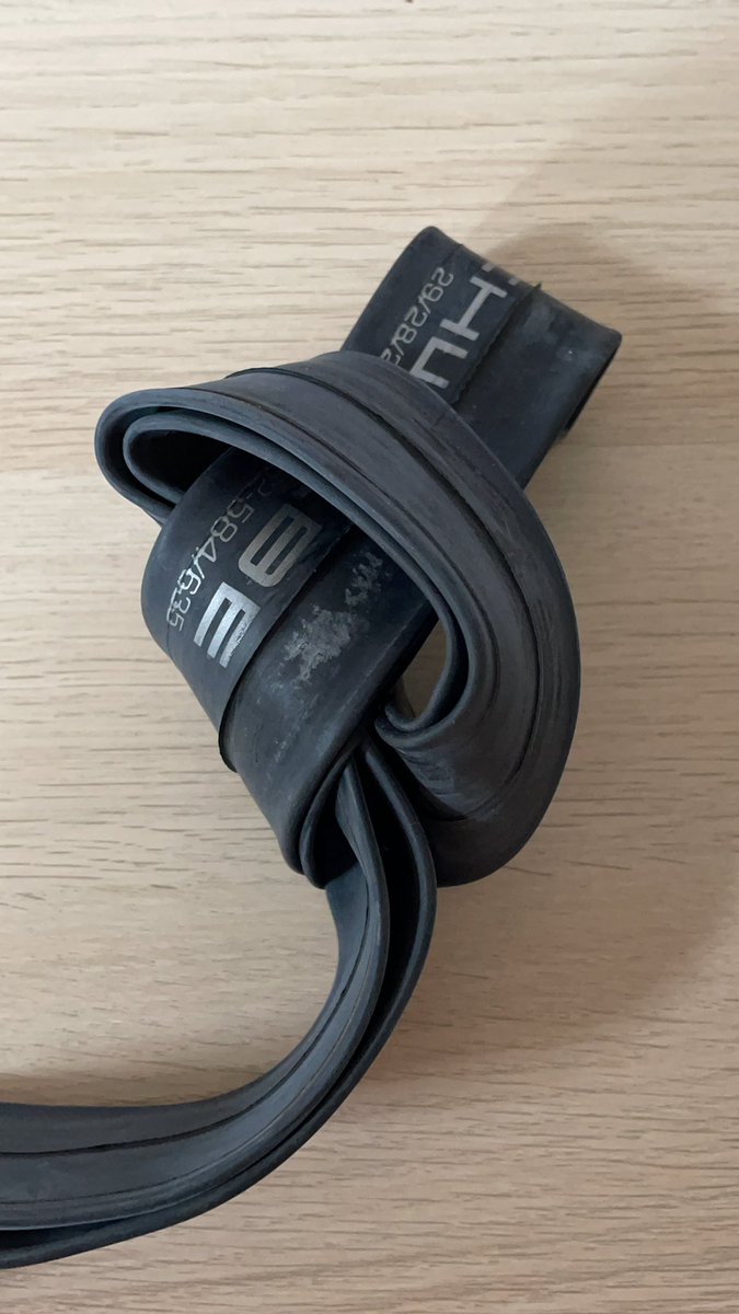 SebastianForke's tweet photo. @Kibbeling92 @alexdowsett You can make the knot without cutting it. Use a quick release or stick to make the knot as small as possible.
Cutting it is just needed in case you have a quite huge cut. In that case the chainring will help you to cut the tube. https://t.co/Cq58s6IUio