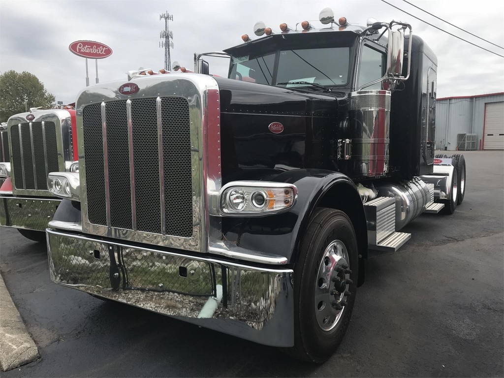 Newly Listed!! Used truck - 2018 PETERBILT 389 GLIDER. Stock number: 454120A. Listed at $209,900.    goo.gl/mfLhoX