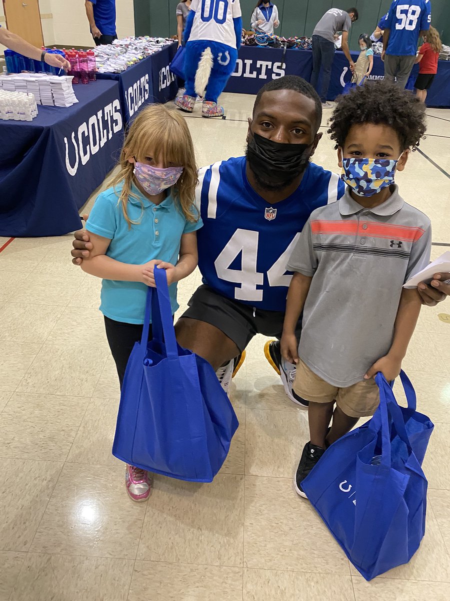 EleanorSkillen1's tweet photo. THANK YOU to the @Colts for providing uniforms and other goodies for every student in our building this week. The students had fun “shopping” and meeting the players and cheerleaders! We appreciate your support! @IPSSchools @krista_douglass @Erob624 @DrNHenderson @AleesiaLJohnson https://t.co/sWhCJ3iEO3
