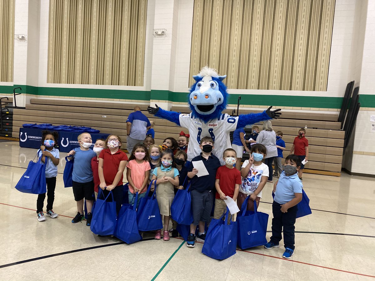 EleanorSkillen1's tweet photo. THANK YOU to the @Colts for providing uniforms and other goodies for every student in our building this week. The students had fun “shopping” and meeting the players and cheerleaders! We appreciate your support! @IPSSchools @krista_douglass @Erob624 @DrNHenderson @AleesiaLJohnson https://t.co/sWhCJ3iEO3