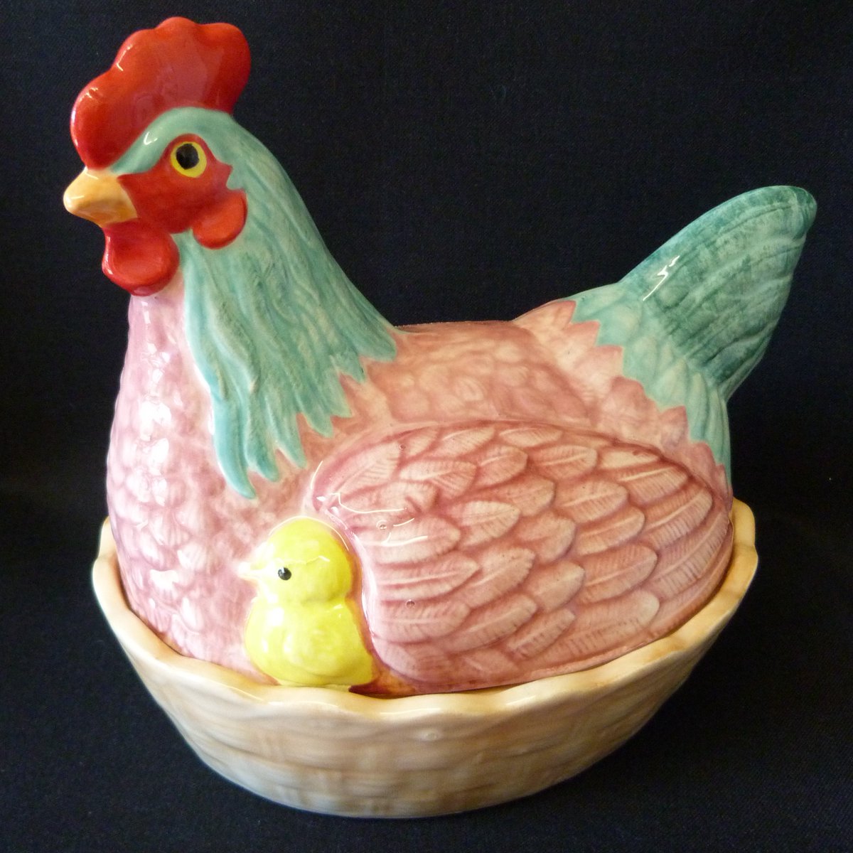 MillSkill's tweet image. New in the online shop today. A pink ceramic chicken container! Please like and RT