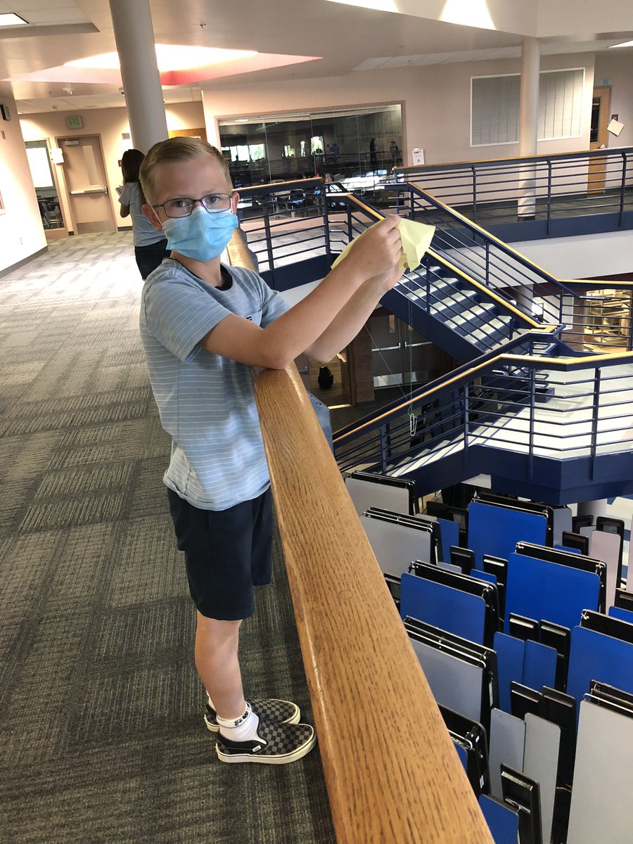 ErinIsley1's tweet photo. Inquiry &amp; fun at Ranch View Middle School! Testing the scientific method in Science and exploring different cultures in Spanish. @RanchViewMS @ErinKyllo https://t.co/vekzTp8EOE