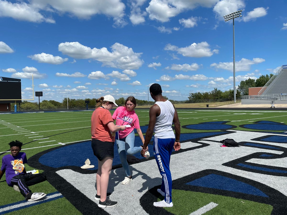 WSISD_Math's tweet photo. Students in Mrs. Oakes’ and Mrs. Watson’s class spent the day on the football field learning about absolute value and how distance is never negative.  #bearsdomath  #bearsdefyinglimits https://t.co/HjChJTEqf2