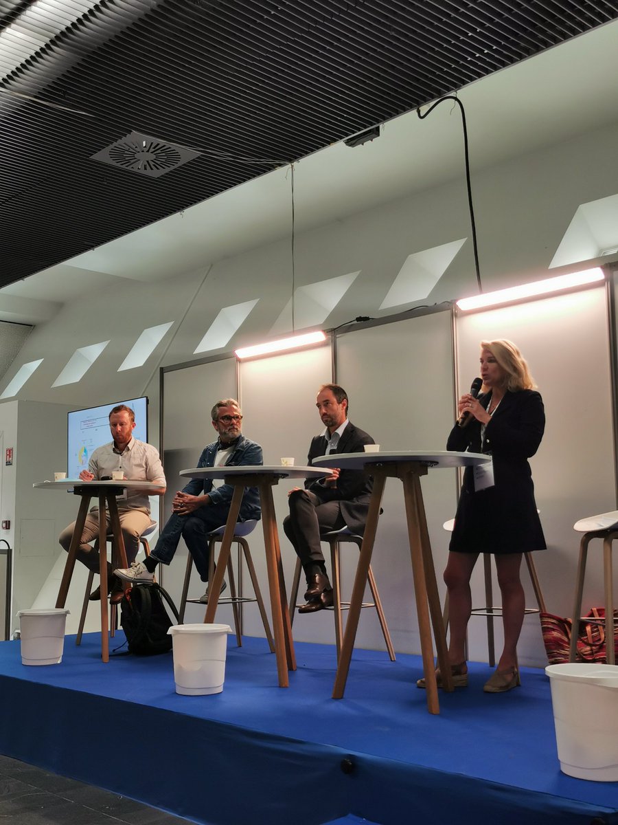 , <a href="/PRODURABLE/">Salon PRODURABLE</a> début de la conférence <a href="/citeofrance/">Citeo</a> s/ #Plastiques à usage unique : aujourd'hui seuls 28% des emballages plastiques sont recyclés, alors que 65% sont recyclables ! introduit <a href="/BoyerNathalie3/">Boyer Nathalie</a>