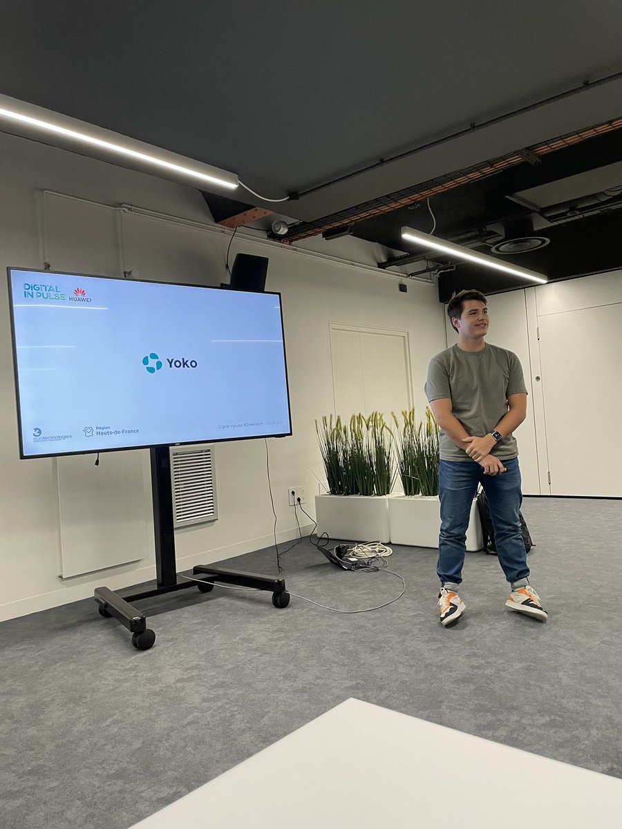 camillejourdain's tweet photo. 6ème et dernière startup à pitcher : YOKO.
@YokoSocial, c’est une application qui propose des cartes de visite numériques, 
Une alternative 100% digitale aux cartes en papier, accessibles sur mobile. @constant_druon 
#InPulse #Innovation #GreenTech #CarteDeVisite #SignatureMail https://t.co/BKPRCKLKsj
