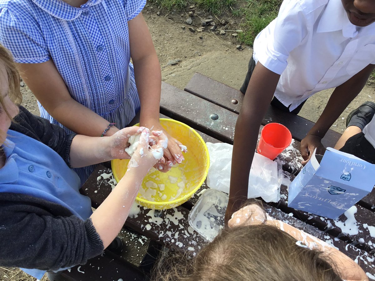 KirklistonPS's tweet photo. We had a messy afternoon in #kps3b with some oozy ooblek https://t.co/NAhN4PtAwP