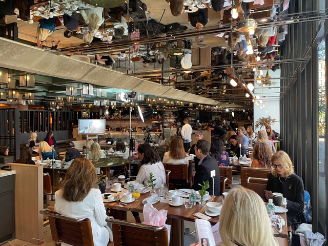 Premières en affaires tweet media