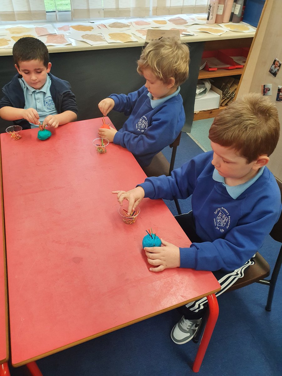 Mrs_Bartle's tweet photo. The children @SpilsbyPrimary @InfinityAcad have been developing their fine motor skills through various funky finger activities. #EYFS #physicaldevelopment https://t.co/IrPqUNkDaA