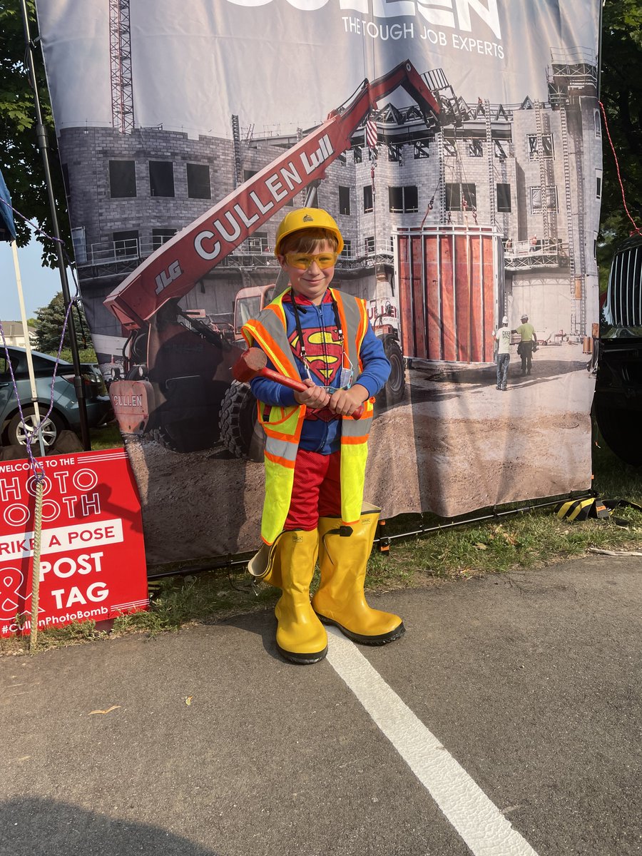 JPCullen1892's tweet photo. Our team had a blast at the @kidsbuildingwi event over the weekend! Each of the kiddos had a chance to put on a high-vis vest, hardhat, and boots to strike a pose in front of our jobsite wall. We definitely had some #futurebuilders amongst us! https://t.co/xUlTVeLlRb