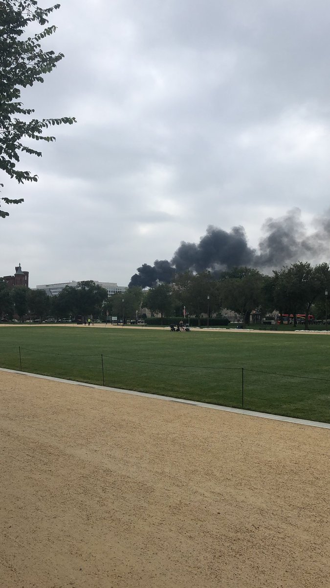 Acosta's tweet photo. Seeing a big plume of smoke south of the National Mall. https://t.co/MndLA18IUf