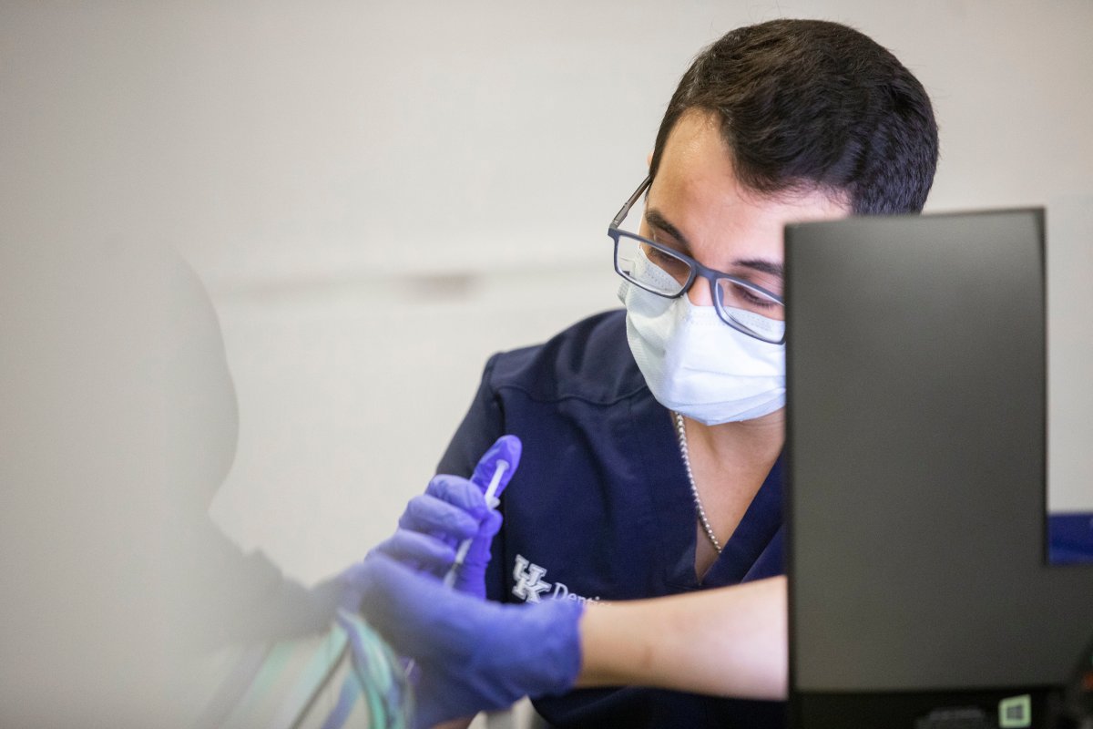 universityofky's tweet image. We are partnering with @UK_HealthCare, @UKAthletics and JMI to set up a COVID-19 vaccination clinic for fans attending Saturday's @UKFootball game. The clinic will be outside of Kroger Field Gate 4. Vaccinations will begin at 9 a.m. and continue until kickoff.