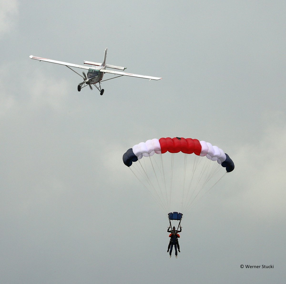 sanktwolf's tweet photo. The lucky winners of the free flights at the adventure days of the Sitterdorf airfield: Gabriela Barreal, Daniel Bechtold, Service Coordinator at Leica Geosystems, Heerbrugg, Switzerland and the pilot (left). https://t.co/tYAgfHmdnX