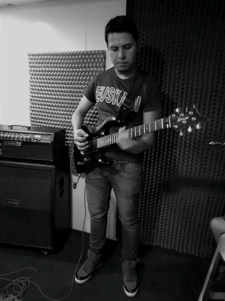 VobiscumLucifer's tweet photo. El día de hoy cumple años nuestro Guitarrista David Obando🤘🤘 https://t.co/E5oltayOZA