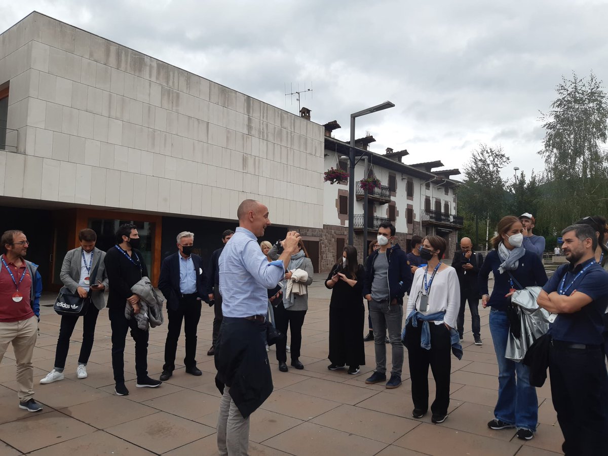 Conecta_Fiction's tweet photo. Tras las conclusiones de las mesas redondas (las cuadradas también cuentan), un paseo por #Irurita parece una buena opción. Sabemos (nos lo han dicho) que muchos agradecen visitar el lugar en que se celebra un evento.
@rtve
@GrupoADMtv
#ConectaFICTION5 (extra) https://t.co/kIPcd4AeVx