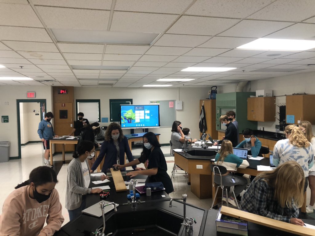 coachjlarsen's tweet photo. Day 8: Mrs. Burns @Mrs_Burns710 designed today’s Physical Science lesson using the Station Rotation Model. Students use technology, lab activities, and analysis skills to study energy. @LkOrionHS #AlwaysLakeOrion https://t.co/D7Ozo5JGpH