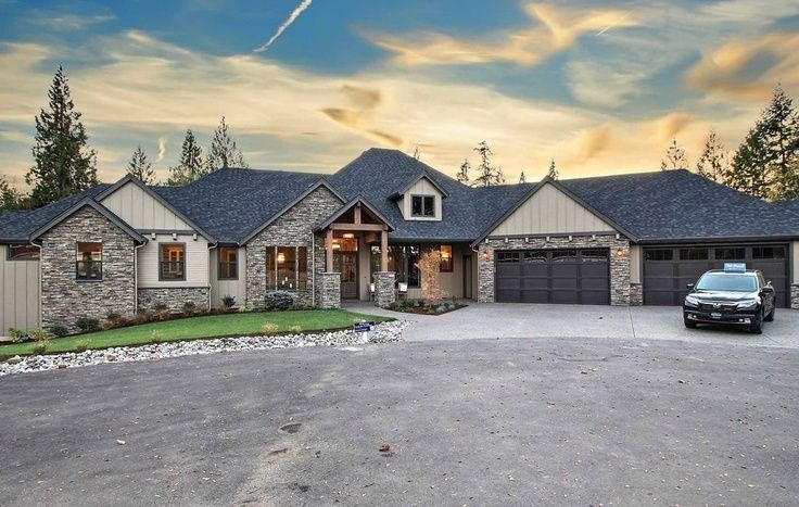 BldrFirstSource's tweet photo. Throwback to this impeccable #paradehome in Ridgefield, Washington built by Cascade West Development featuring products by @JamesHardie, @milgard and @LaCantinaDoors. Thank you for including #BuildersFirstSource in your build, @cascade_west! https://t.co/xzi0N2OzfM