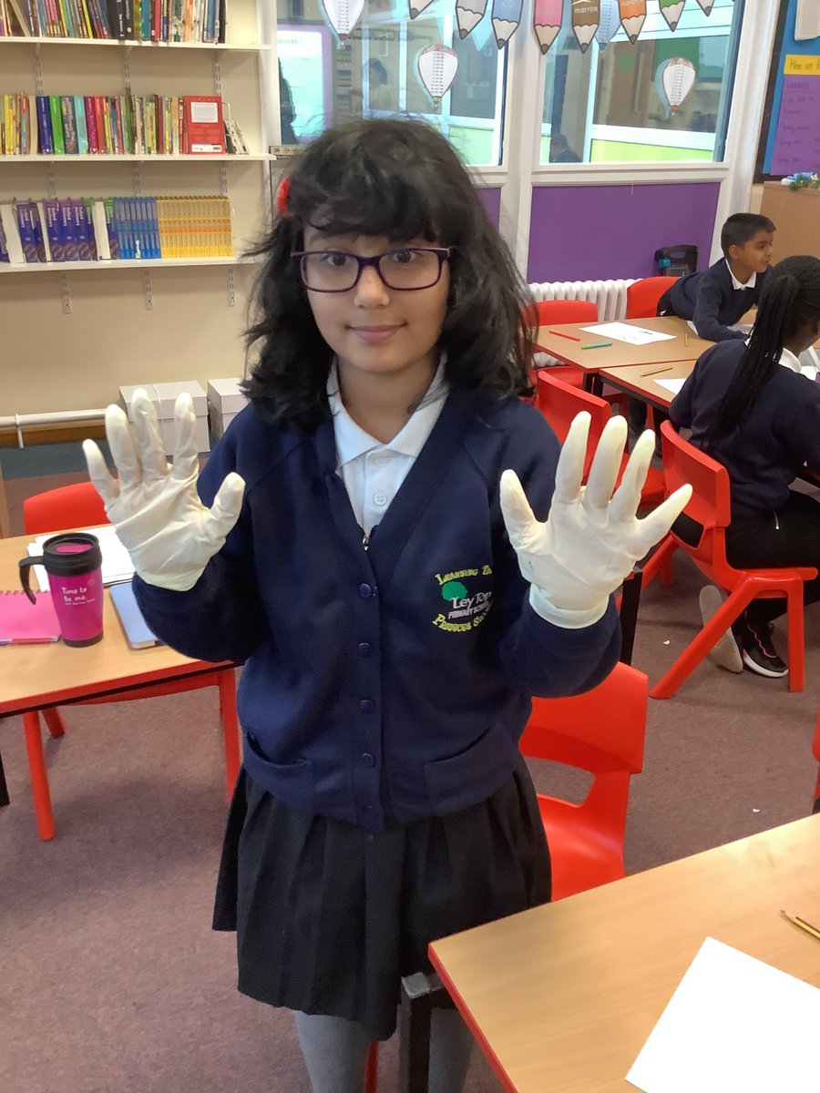 LeyTopPrimary's tweet photo. Year 4 have been learning about 1st Aid this week.
They have been learning some very important life skills.

#firstaidweek #learning #firstaid #medical #year4 #allerton #bradford #leytop https://t.co/Z4cSxEaCih