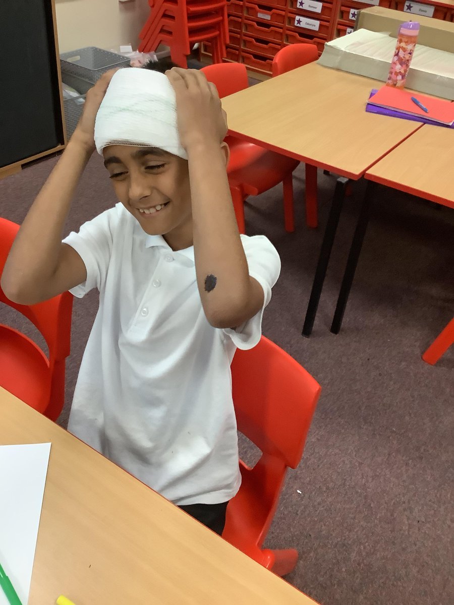 LeyTopPrimary's tweet photo. Year 4 have been learning about 1st Aid this week.
They have been learning some very important life skills.

#firstaidweek #learning #firstaid #medical #year4 #allerton #bradford #leytop https://t.co/Z4cSxEaCih