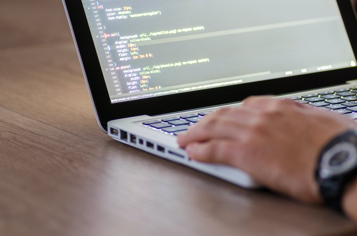 syntaxBS's tweet image. ⚒️ ¿Nunca te han dicho eso de «mejor prevenir que curar»?
En Syntax somos especialistas en mantenimiento y soporte de Sistemas #TI.
➡️ Infórmate en nuestra página de cómo podemos ayudarte: lnkd.in/ehtWTuuv
#Syntax #solucionesempresariales #solucionesdigitales