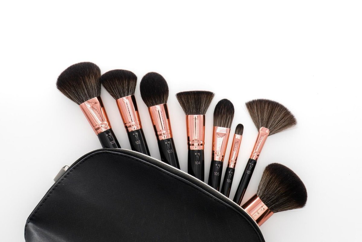 EThirkell's tweet photo. Learn how to clean your make-up brushes and how frequently you should do it in this brilliant blog.
https://t.co/PAFINBQ54m https://t.co/thR6nExcBQ