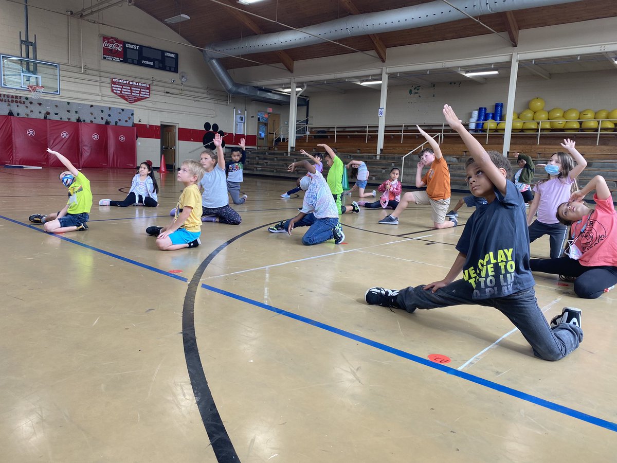 BulldogsPE's tweet photo. Using a little yoga to calm down after a busy day in PE. #IHopeItWorks 😉 https://t.co/lSjmOVh195