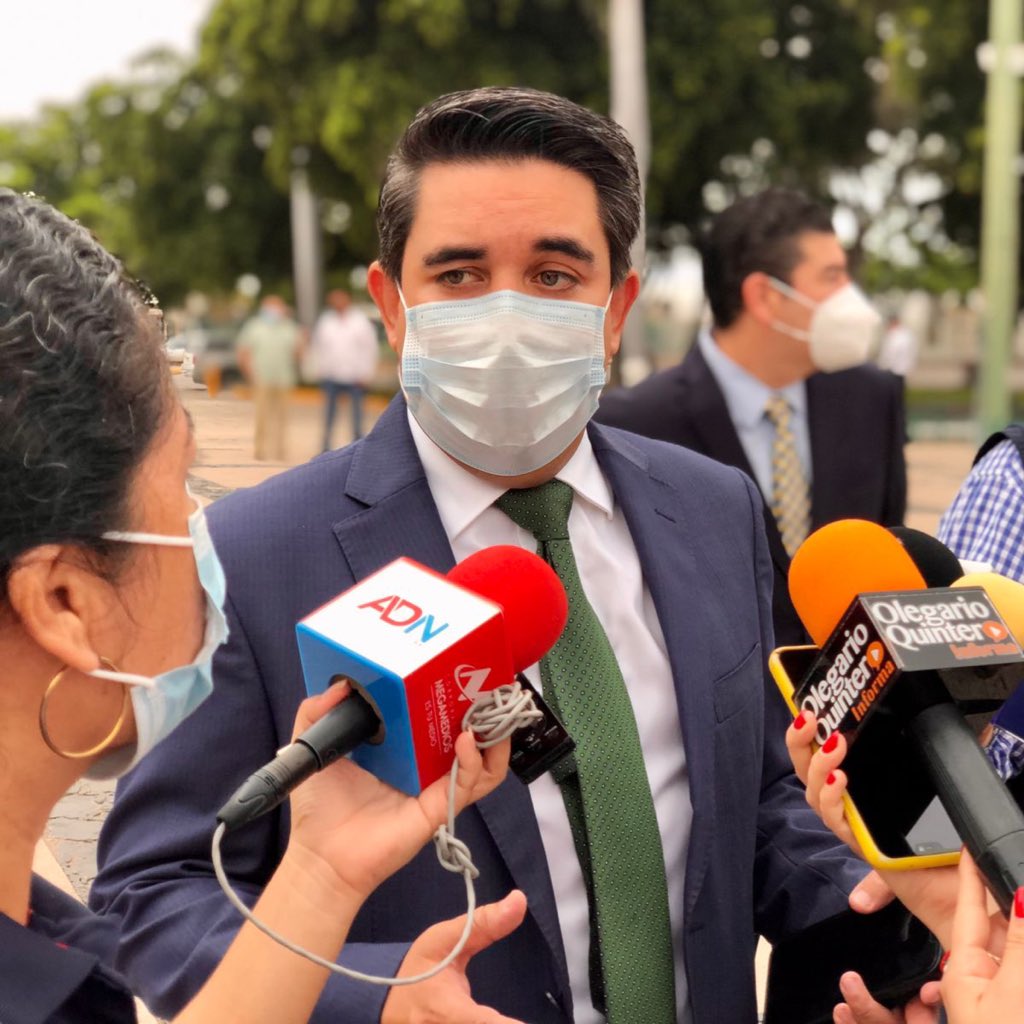 RicardoMadridP's tweet photo. Como cada año desde que inició esta administración, acudimos a la explanada de Gobierno del Estado al Izamiento de Bandera 🇲🇽, para recordar a los compatriotas que ofrendaron sus vidas por darnos libertad, independencia y defender nuestra patria hace 211 años. 

¡Viva México 🇲🇽! https://t.co/0FSv97EYPD