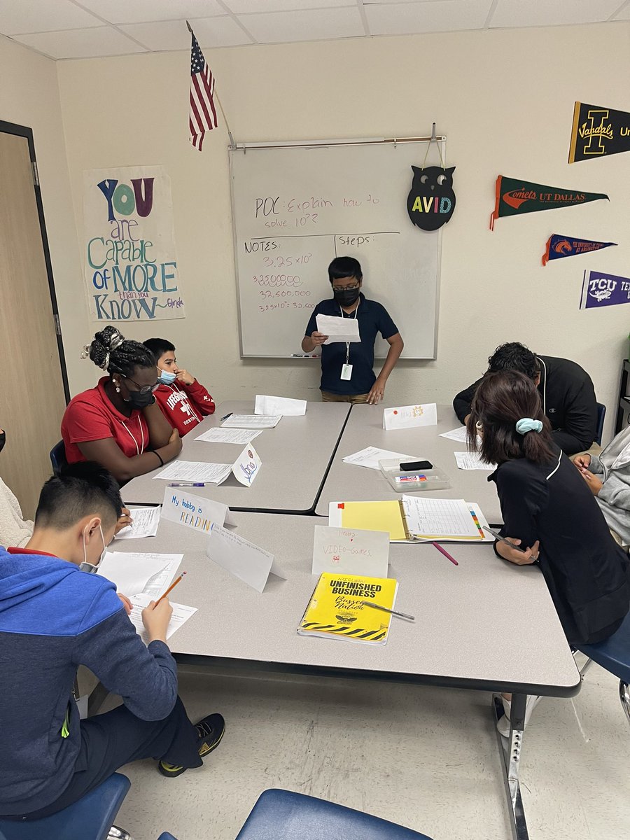 BusseyAVID's tweet image. First time at the boards for these 7th graders! #tutorialtime @Bussey_Owlets @AVIDjeanie