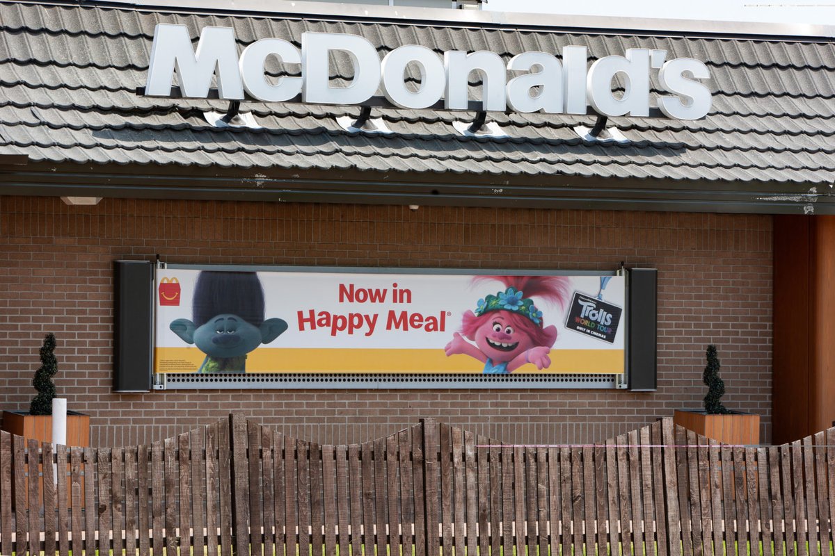 Turn any surface into advertising space with the Bannertite solution!

bannertite.co.uk