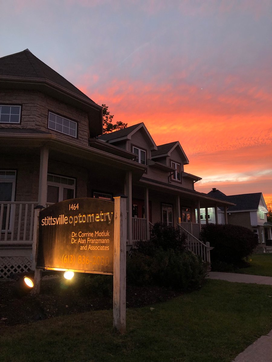 stittsvilleopt's tweet photo. Last night‘s incredible sunset over the clinic 🌅 https://t.co/mWhdUvagyE