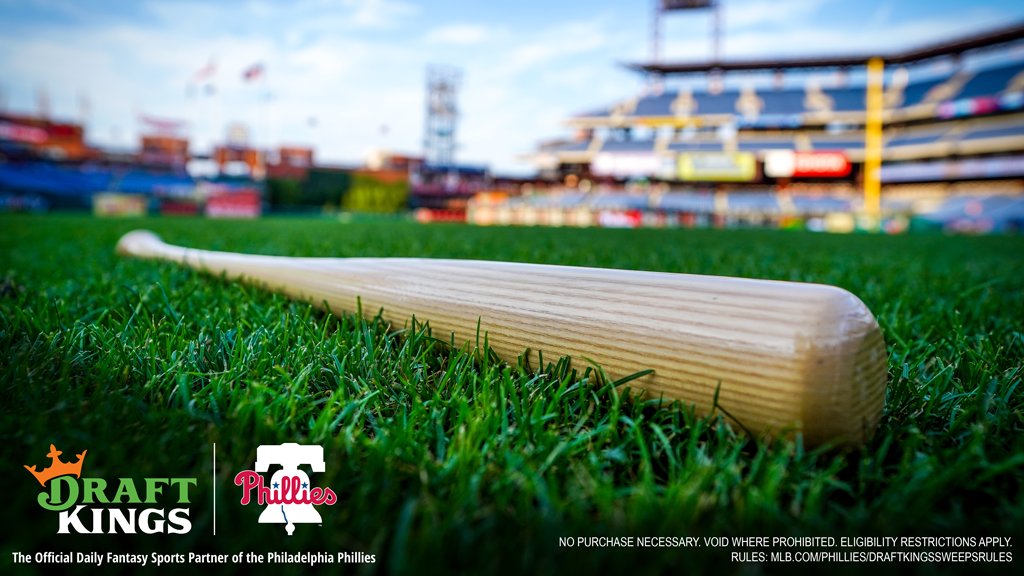 🚨 GIVEAWAY 🚨
 
We have one signed bat for a lucky fan! Retweet this post and follow <a href="/DraftKings/">DraftKings</a>! #DKPhillies2021Sweeps

Rules: atmlb.com/2Z2Wn4G