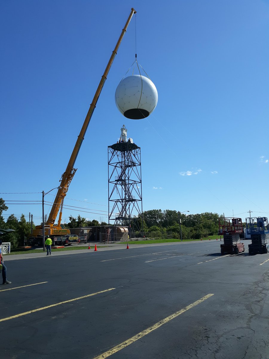 Today is a big day in the critical upgrade for the NWS Buffalo radar. The old radar pedestal which supports the rotating antenna is getting replaced. To get to the pedestal,  the large radome must come off first. Cool picture of crews doing that this morning.